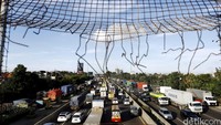 Kendaraan bergerak di bawah 10 Km/jam.