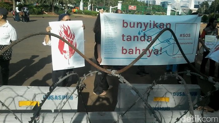 Pesan Melawan Kekerasan Seksual dari Seberang Istana