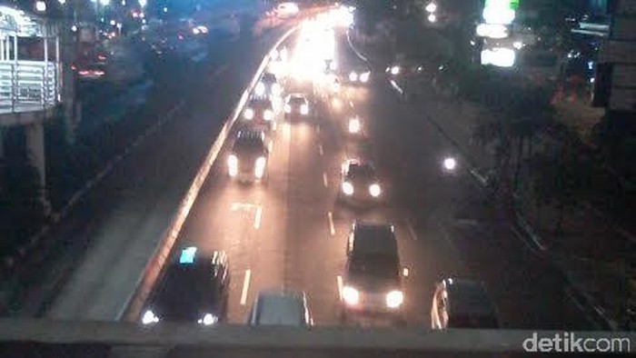 Arah Keluar Jakarta Macet Parah, Sudirman-Thamrin Relatif Lengang Malam ini