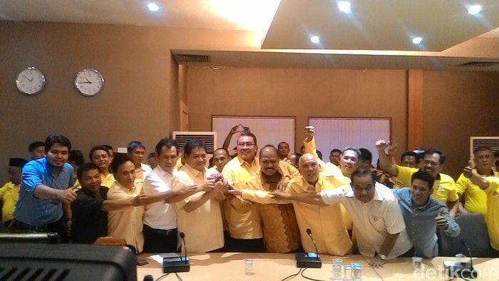 Airlangga dan Indra Bambang Utoyo Daftar Caketum Golkar
