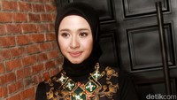 Hijabnya dan dandananya terlihat sederhana. Pool/Gus Mun/detikFoto.
