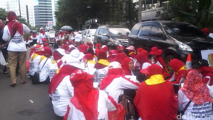 Massa Bidan Istirahat, Jalur Cepat Rasuna Said dan Busway Bisa Dilintasi