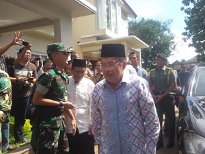 Wapres JK Melayat Tuty Alawiyah di Rumah Duka