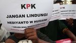 Puluhan Orang Demo di Gedung KPK