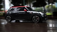 MINI John Cooper Works dibanderol Rp 829.000.000.