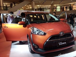 Road Show di 6 Kota, Toyota Sienta Diintip 75.000 Orang
