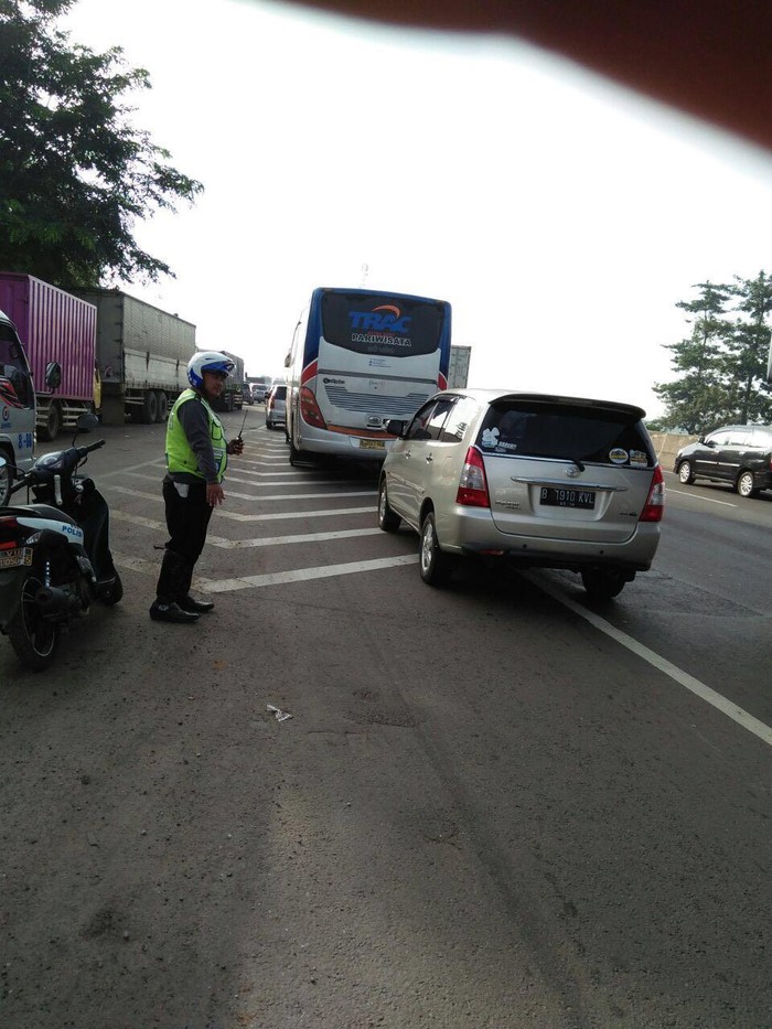 Volume Kendaraan di Tol Cikampek arah Bandung dan Cirebon Meningkat