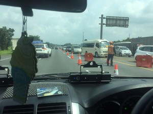 Macet Long Weekend, Polisi Berlakukan Contra Flow di KM 35-41 Tol Cikampek