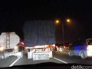 2 Bus Alami Gangguan di Tol Bekasi, Lalu Lintas ke Cikampek Masih Macet