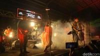 Langsung menghentak, Barasuara tak ingin menurunkan temponya.
