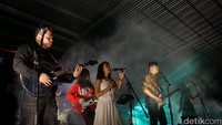 Lagu Hagia menjadi pembuka malam itu.