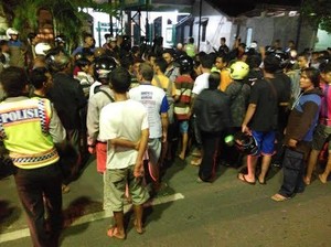 Warga Hajar Dua Kelompok Remaja yang Tawuran di Depan Warkop