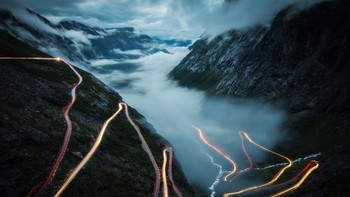 Foto ini dipotret Christoph Schaarschmidt pada Juli 2014 di Trollstigen, Norwegia. Foto: National Geographic