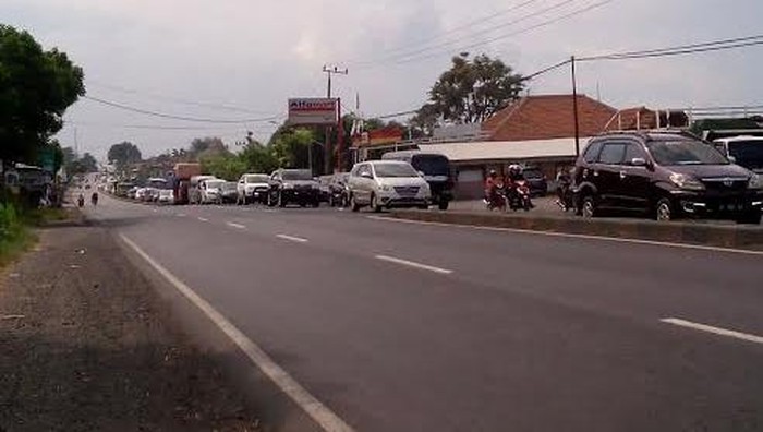 Libur Panjang, Kendaraan Mulai Tol Pandaan Hingga Purwosari Mengular
