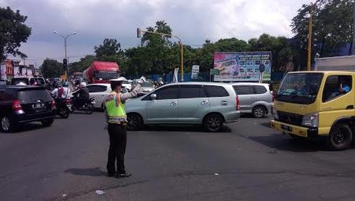 Ini Kondisi Lalin Pertigaan Karanglo Saat Long Weekend