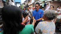 Bakal calon gubernur DKI Jakarta Sandiaga Uno menjumpai warga Jalan Setiakawan, Jakarta, Kamis (5/5/2016).