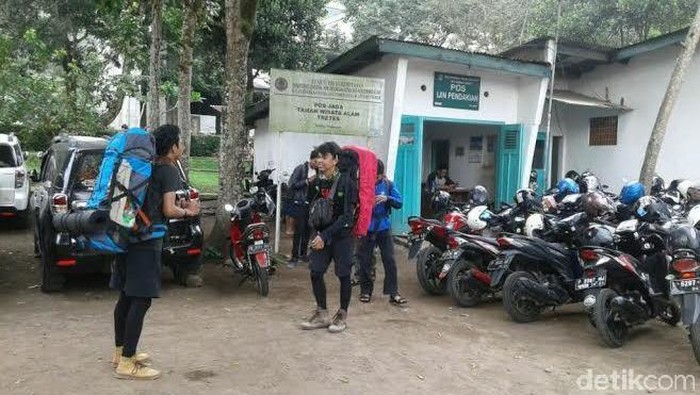 Ratusan Pendaki Habiskan Libur Panjang di Gunung Arjuna