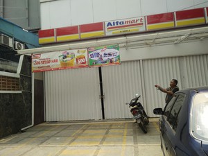 Sedih! Gudang dan Puluhan Toko Alfamart Lumpuh Diterjang Banjir