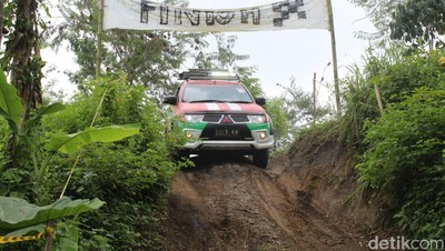 Komunitas Pajero Jelajahi Gunung Kelud dan Blitar