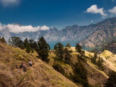 Kendala Evakuasi Pendaki Rinjani: Tebing Longsor Kendala Evakuasi Pendaki Rinjani: Tebing Longsor