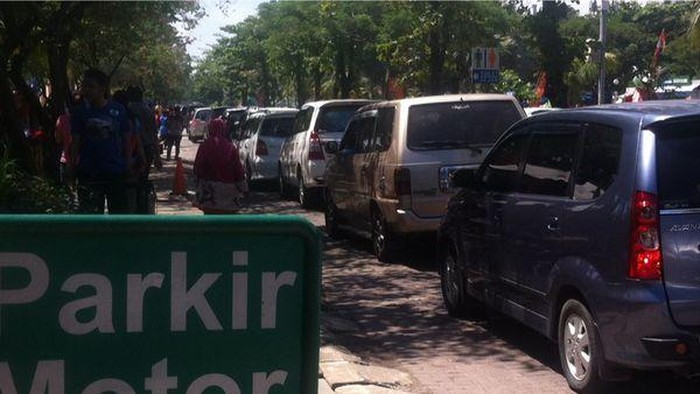 Lalin ke Ancol dan Ragunan Macet Akibat Membeludaknya Pengunjung