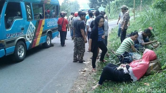 Minibus Peziarah Kecelakaan di Jalur Trawas-Prigen, 8 Orang Luka