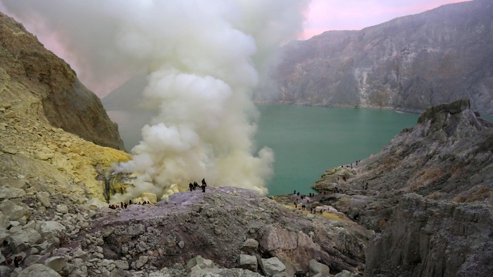 Long Weekend, Wisatawan ke Gunung Ijen Capai 3 Ribu Orang