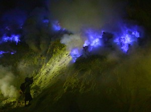 Api Biru Ijen yang Cuma Ada 2 di Dunia