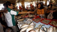 Kunjungan Sandiaga disambut baik para pedagang, di Pasar Tradisional Rawamangun, Jakarta Timur, Sabtu (07/05/2016).