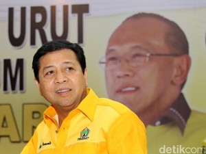 Roller Coaster Setya Novanto: Jatuh di DPR, Bangkit di Golkar