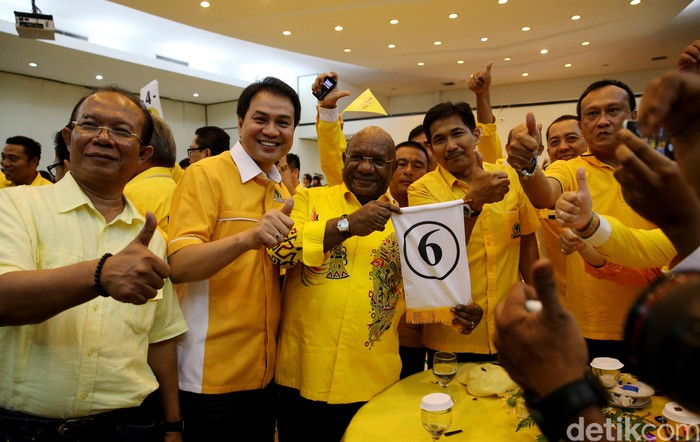 Aziz Syamsuddin: Ketum Golkar Harus Layani Kader