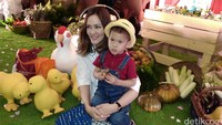 Saya hanya berdoa saja. Saya tetap yakin suami saya adalah suami yang baik dan ayah yang baik tetap berpikir positif, jelasnya.