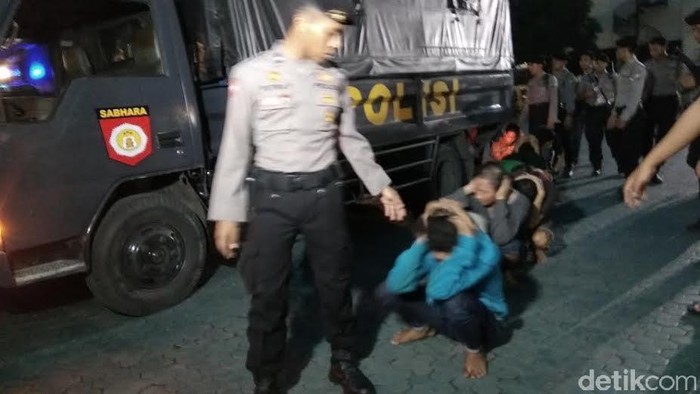 27 Tersangka Sweeping di Tol Suramadu Ditahan dan Dititipkan di Polda Jatim