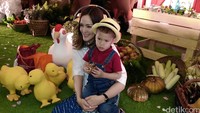 Cathy Sharon menggelar pesta ulang tahun Jacob dengan konsep peternakan. Sayangnya Eka Kusuma, suami Cathy tidak terlihat datang.