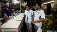 Para pedagang pasar tradisional berharap pasarnya tidak digusur atau dipindahkan.