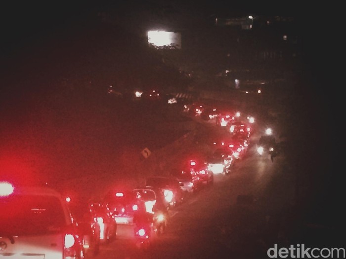 Macet Parah, Tangkuban Parahu-Bandung 5 Jam!