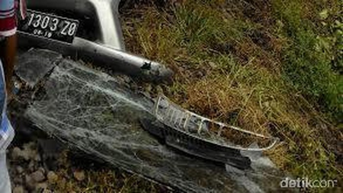 Isuzu Panther Hancur Dihantam KA Gajayana, Satu Keluarga Selamat