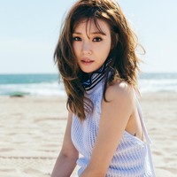 Mantan personel Girls Generation, Tiffany Young, didiagnosa skoliosis di usia 16 tahun. Kala itu dokter memberitahunya bahwa dia tidak bisa debut sebagai artis. Namun ia tak patah arang. Tiffany tetap berjuang di tengah kondisi fisiknya dan berhasil menjadi salah satu artis K-pop terpopuler. Foto: SM Entertainment