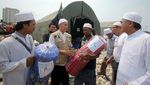 HTI Beri Bantuan Warga Luar Batang