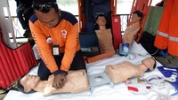 Sejumlah relawan PMI juga memberikan penyuluhan mengenai pertolongan pertama untuk para korban tenggelam.