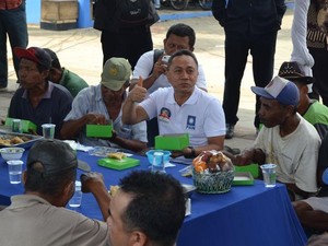 Dialog Penuh Canda Zulkifli dan Ratusan Tukang Becak di Pekalongan