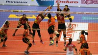 Namun pada set kedua Tim PGN Popsivo mulai bangkit dan menututp set dengan skor 22:25. Agus Trimukti/Humas PLN.