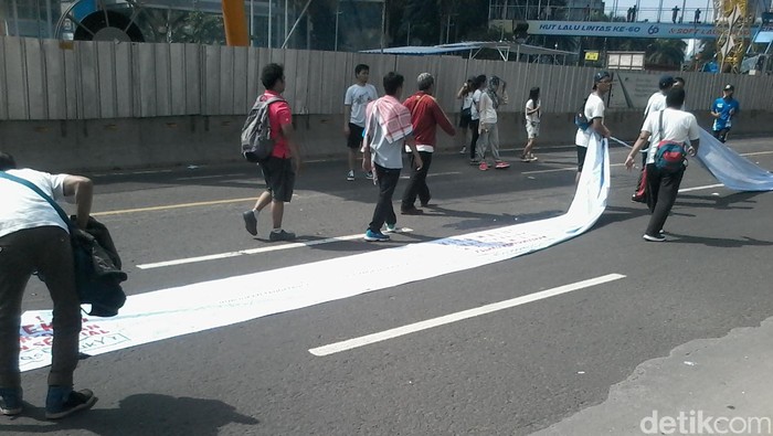 Solidaritas untuk Korban Pemerkosaan di Bengkulu Mengalir di CFD HI