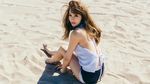 Tiffany SNSD Happy dan Seksi di Atas Pasir