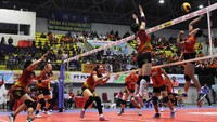 Di set ketiga, gempuran petir Elektrik PLN terus menyengat dan menutup set ketiga dengan skor 25-21. Agus Trimukti/Humas PLN.