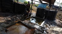 Traveler juga bisa menyaksikan langsung cara menambang minyak bumi hingga penyulingan menjadi solar, bensin dan minyak tanah.