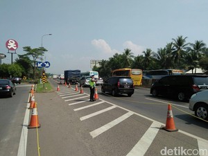 Padat Usai Salat Id, Kendaraan Antre 1 Km di Gerbang Tol Ciawi