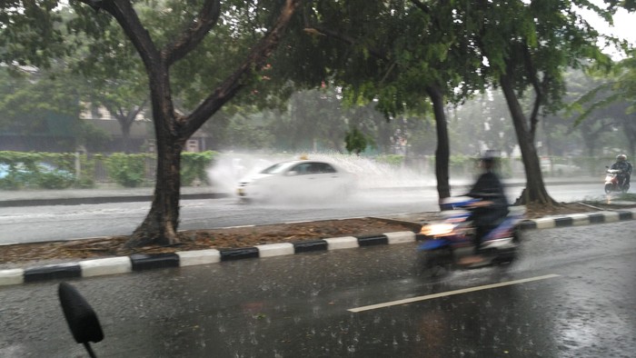 Hujan Deras di Jakarta dan Bekasi, Genangan Bermunculan