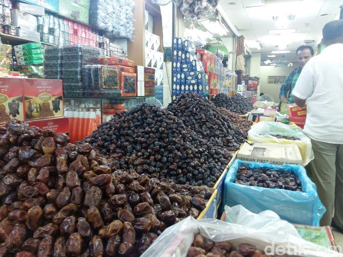 Buka Puasa dengan Kurma dan Teh Manis, Sehatkah?