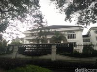 Fenomena Anggota DPRD Gadaikan SK ke Bank, Gejala Apa Ini?